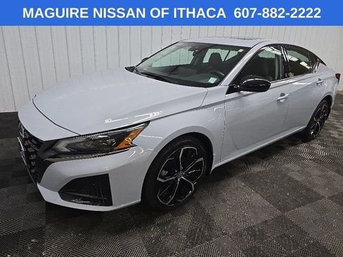 Used 2023 Nissan Altima 2.5 SR w/ SR Premium Package AWD/4WD image 8