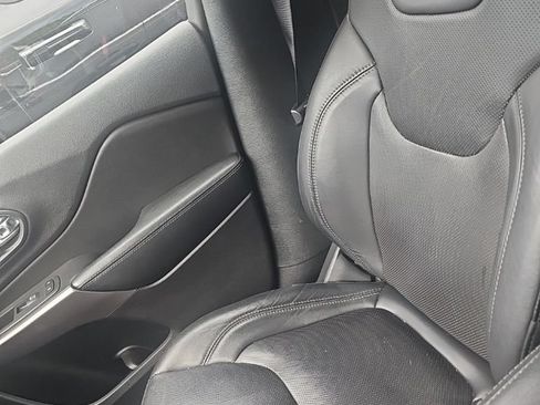 Certified 2019 Jeep Cherokee Limited AWD/4WD image 11