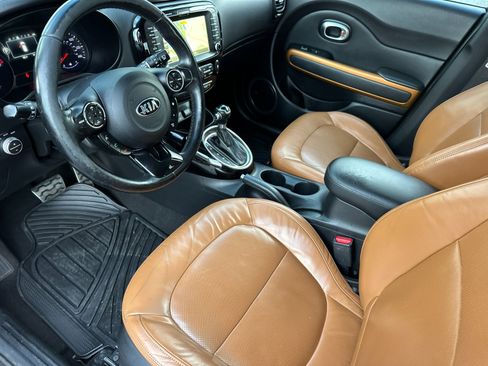 Used 2016 Kia Soul ! w/ Premium Package image 10