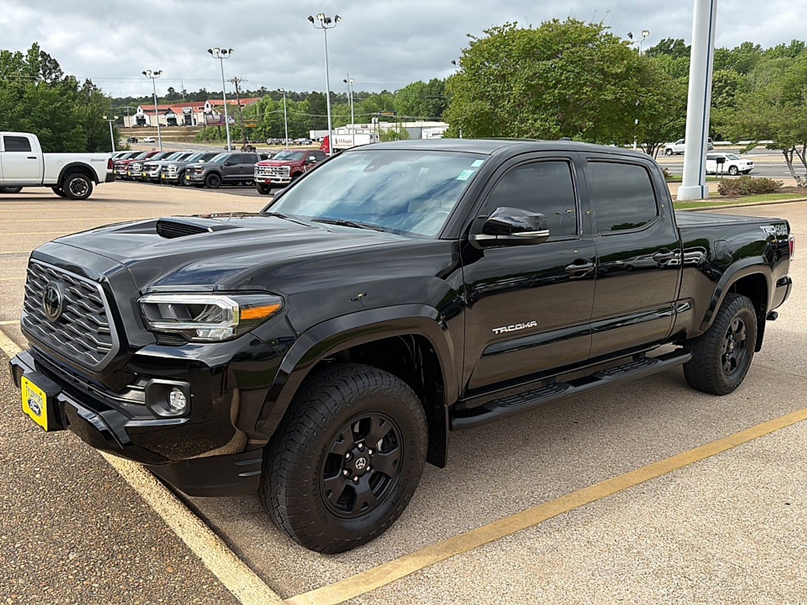 Used 2023 Toyota Tacoma TRD Sport w/ TRD Premium Sport Package AWD/4WD image 4