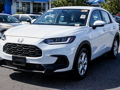 Used 2025 Honda HR-V LX image 3