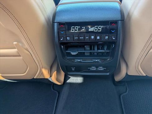 Used 2023 Jeep Grand Cherokee Summit AWD/4WD image 17