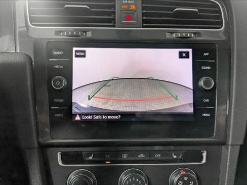 Used 2018 Volkswagen Golf SE FWD image 30