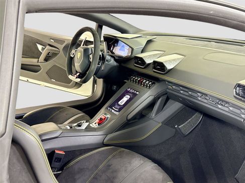Used 2022 Lamborghini Huracan EVO RWD image 30