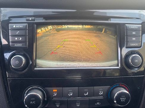 Used 2021 Nissan Rogue Sport S image 25