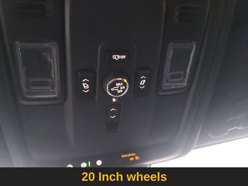 Used 2025 Chevrolet Suburban Premier image 18