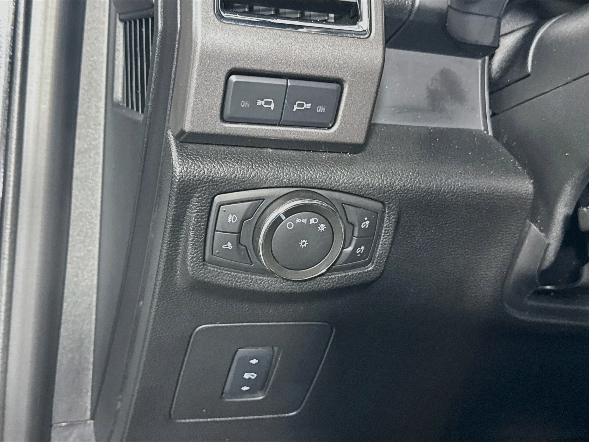 Used 2016 Ford F150 XLT w/ Equipment Group 302A Luxury AWD/4WD image 11