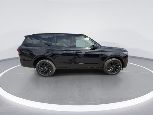 New 2026 Lincoln Navigator Reserve AWD/4WD image 9