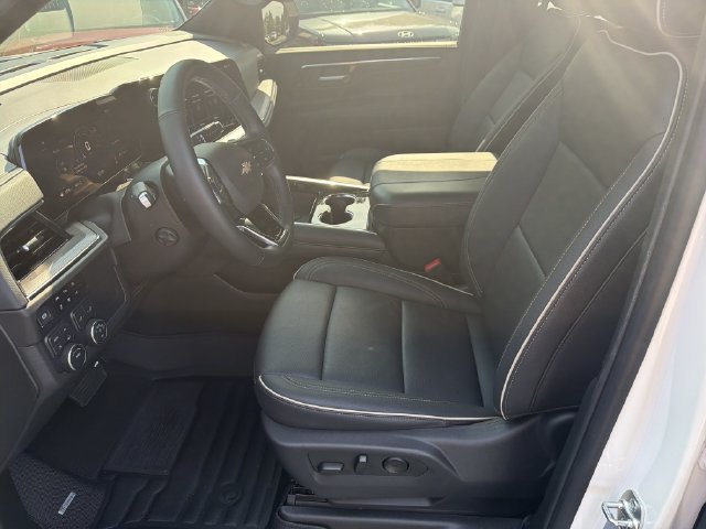 Used 2025 Chevrolet Suburban Premier AWD/4WD image 11