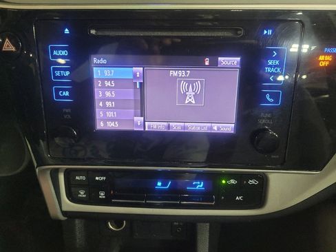 Used 2019 Toyota Corolla SE image 25