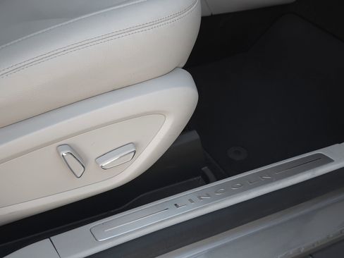 Used 2019 Lincoln MKC Premiere image 38