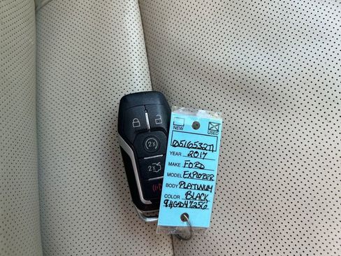 Used 2017 Ford Explorer Platinum AWD/4WD image 33