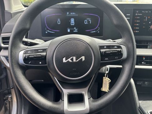 Used 2025 Kia Sportage LX image 27