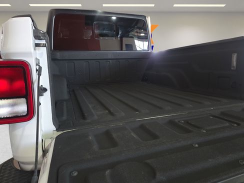 Used 2020 Jeep Gladiator Overland AWD/4WD image 13