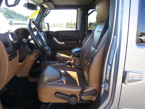 Used 2015 Jeep Wrangler Unlimited Rubicon w/ Connectivity Group image 15