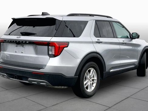 Used 2025 Ford Explorer Active w/ Active Comfort Package RWD image 13