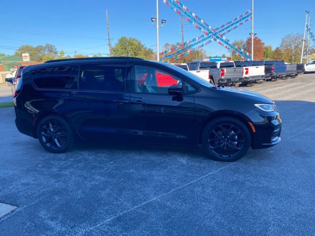 Used 2025 Chrysler Pacifica Limited FWD image 7