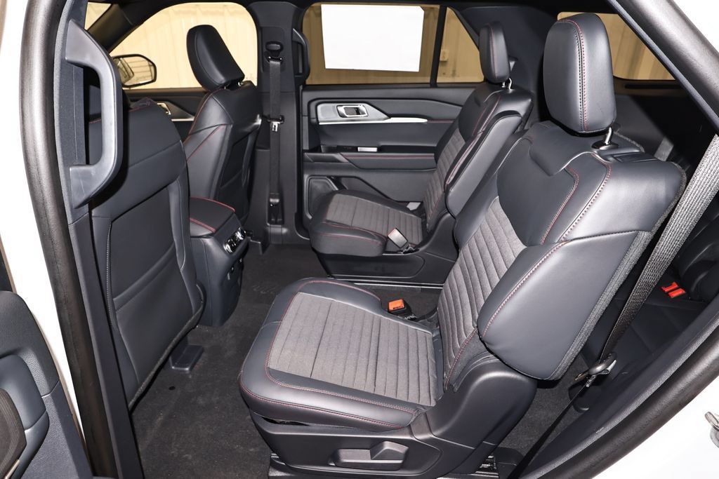 New 2026 Ford Explorer ST-Line w/ ST-Line Street Pack AWD/4WD image 14