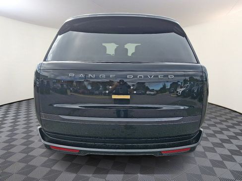 New 2025 Land Rover Range Rover Long Wheelbase SE image 4