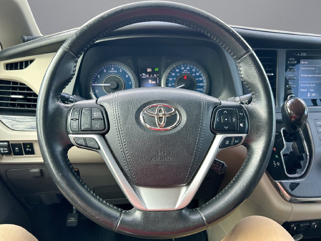 Used 2018 Toyota Sienna XLE w/ XLE Navigation Package FWD image 15