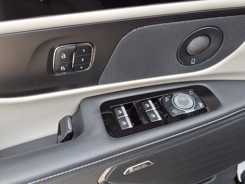 Certified 2024 Lincoln Nautilus Reserve w/ Equipment Group 202A image 21