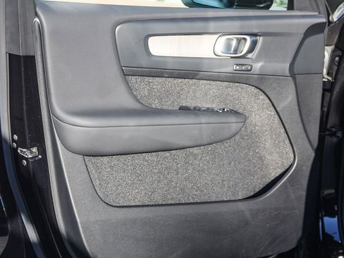 Certified 2025 Volvo XC40 B5 Core w/ Protection Package Premier image 20