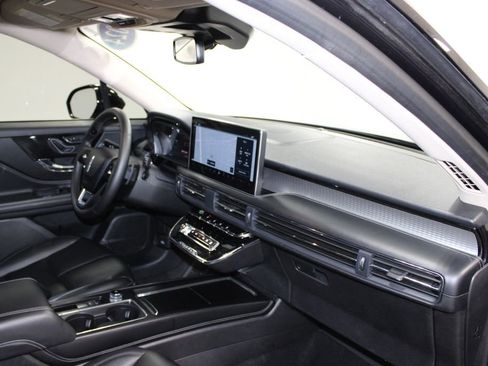Used 2024 Lincoln Corsair AWD image 28
