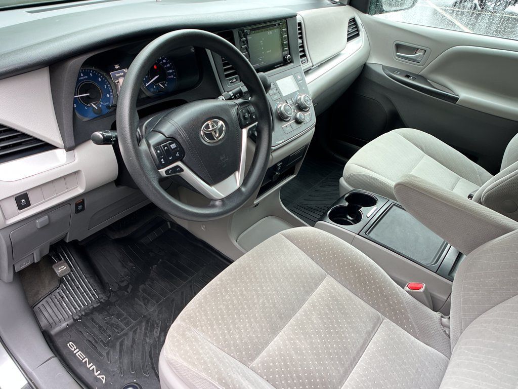 Used 2018 Toyota Sienna LE AWD/4WD image 10