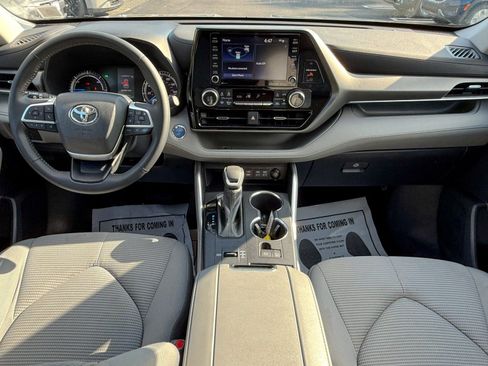 Used 2022 Toyota Highlander LE image 34