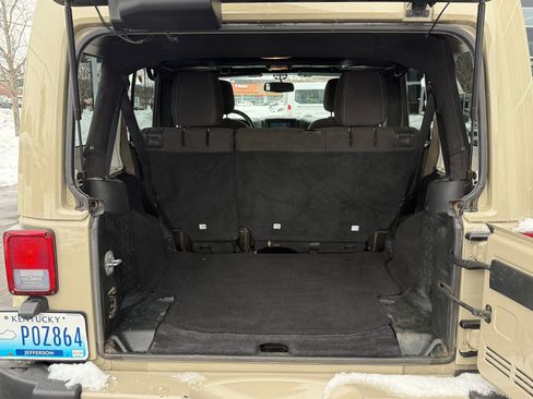 Used 2018 Jeep Wrangler Unlimited Sahara image 32