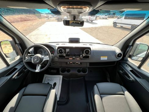 New 2025 Mercedes-Benz Sprinter 2500 image 9