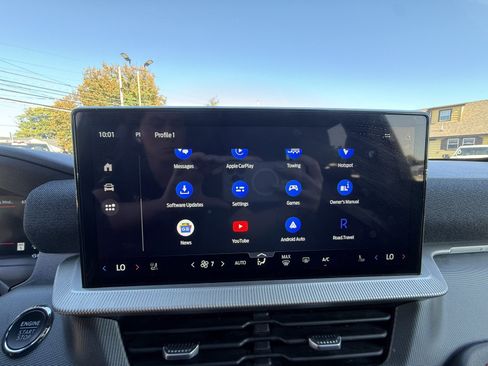 Used 2025 Ford Explorer ST-Line w/ ST-Line Street Pack AWD/4WD image 16