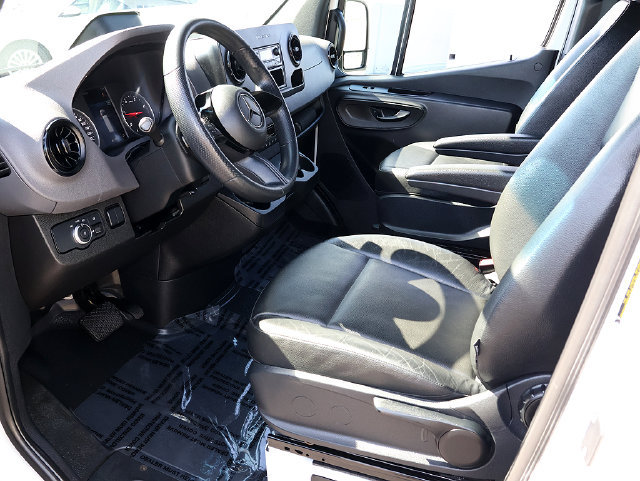 Used 2025 Mercedes-Benz Sprinter 2500 image 4