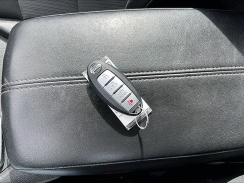 Used 2022 Nissan Sentra SV image 11