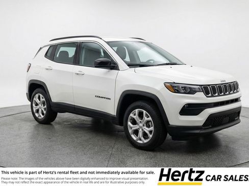 Used 2025 Jeep Compass Latitude AWD/4WD image 1