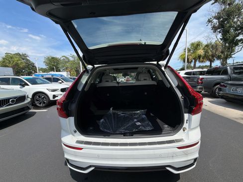 Used 2024 Volvo XC60 B5 Core w/ Protection Package Premier AWD/4WD image 23