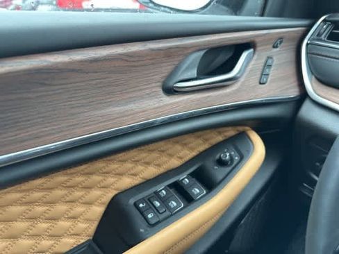 Used 2025 Jeep Grand Cherokee Summit w/ Obsidian Package image 14