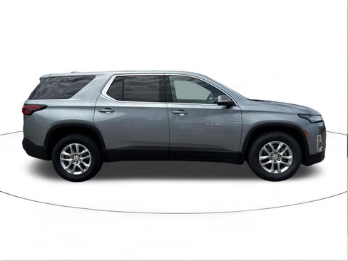 Used 2023 Chevrolet Traverse LS w/ Safety Package FWD image 2