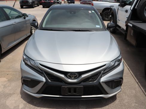 Used 2023 Toyota Camry XSE image 3