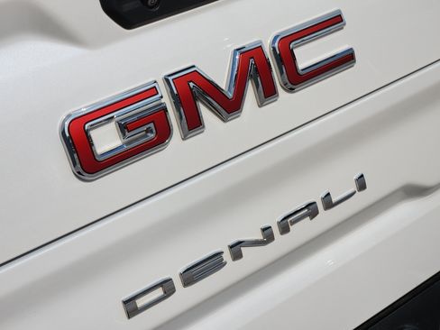 Used 2023 GMC Sierra 1500 Denali w/ Denali Reserve Package AWD/4WD image 12