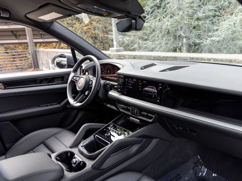 Certified 2026 Porsche Cayenne AWD/4WD image 60