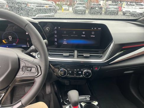Used 2024 Chevrolet Trax RS FWD image 15