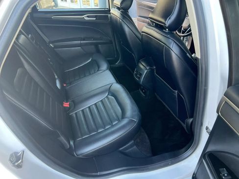 Used 2018 Ford Fusion SE w/ Equipment Group 602A FWD image 12