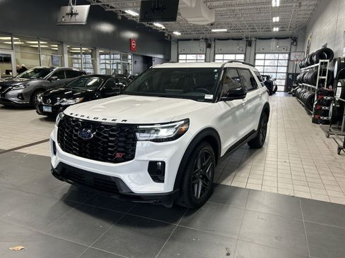 Used 2025 Ford Explorer ST image 29