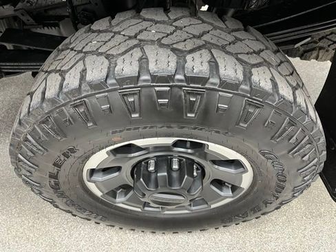 Used 2024 Ford F350 Platinum w/ Tremor Off-Road Package AWD/4WD image 16