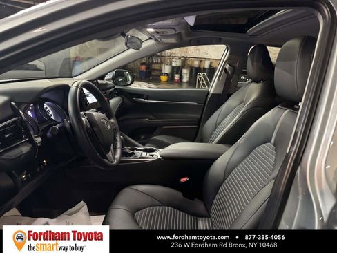 Used 2023 Toyota Camry SE w/ Cold Weather Package image 18
