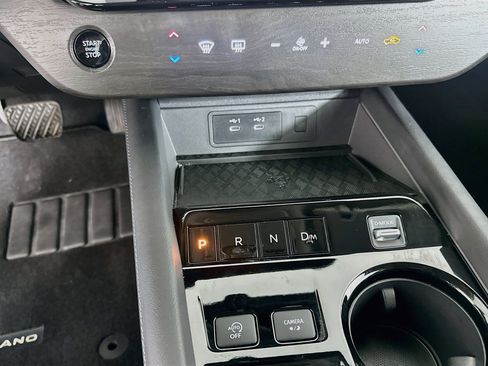 Used 2025 Nissan Murano SV AWD/4WD image 24