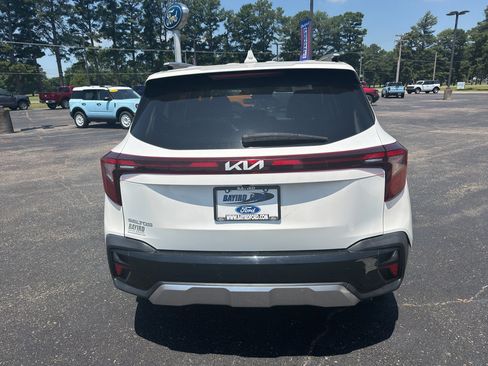 Used 2024 Kia Seltos EX FWD image 7