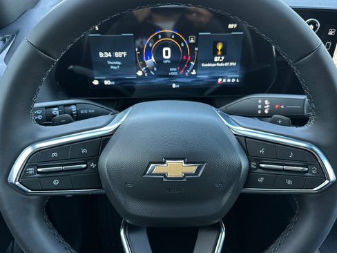New 2026 Chevrolet Equinox LT w/ Convenience Package II FWD image 24