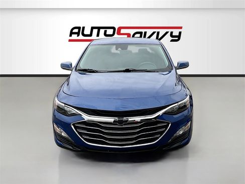 Used 2023 Chevrolet Malibu LT image 2